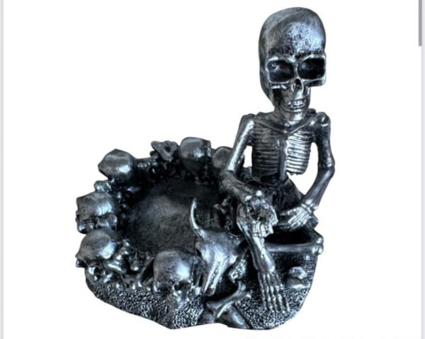 SITTING SKULL ASHTRAY